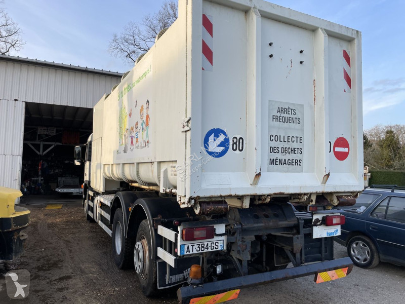 آلة لصيانة الطرق Volvo FM9 300