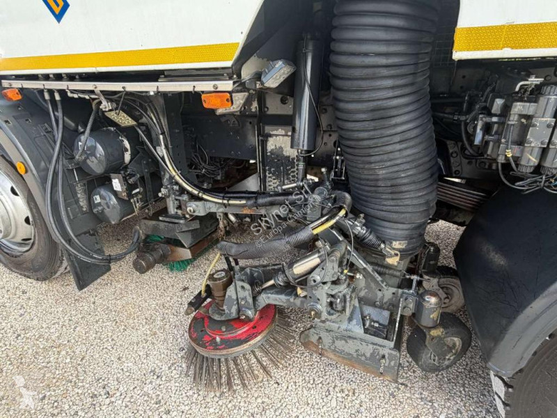 آلة لصيانة الطرق Iveco EUROCARGO 150E22