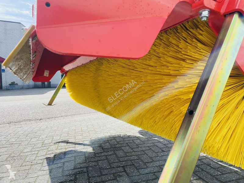آلة لصيانة الطرق  K750-270 Veegmachine