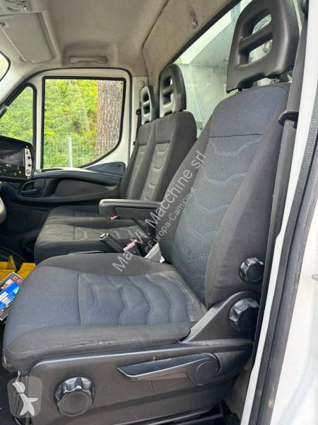 آلة لصيانة الطرق Iveco