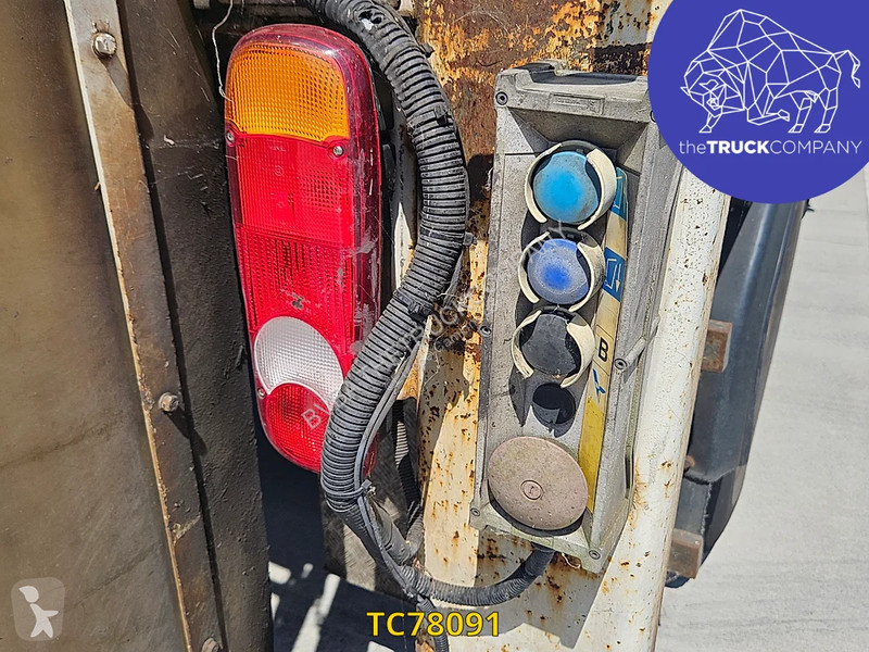 آلة لصيانة الطرق Renault D 280
