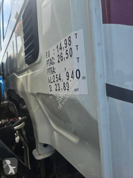 آلة لصيانة الطرق Iveco