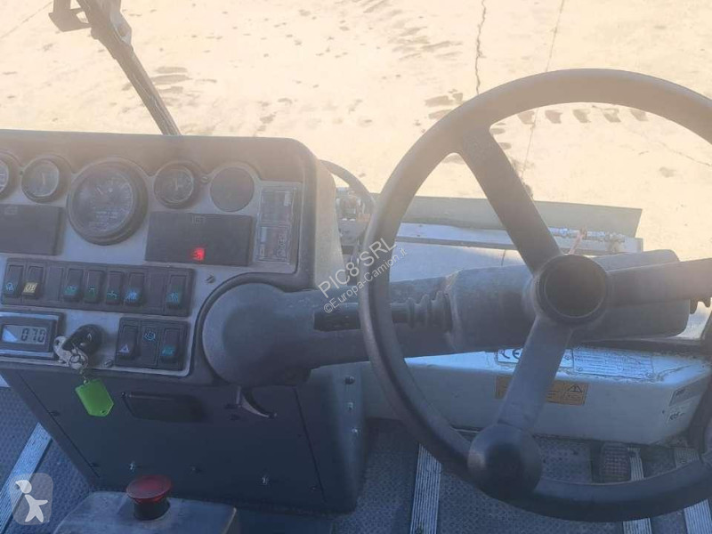 Veicolo per la pulizia delle strade Unieco 40.6T