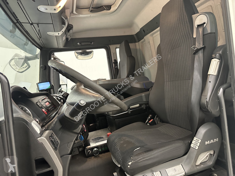 Engin de voirie MAN 26.320