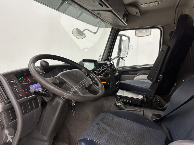آلة لصيانة الطرق Volvo 300 - 6x2