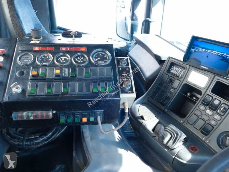 آلة لصيانة الطرق Scania 94...