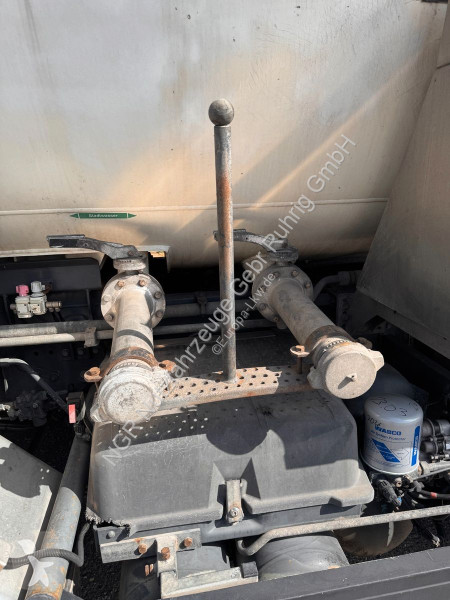 آلة لصيانة الطرق Mercedes 3241 8X4 Kaiser Saug...