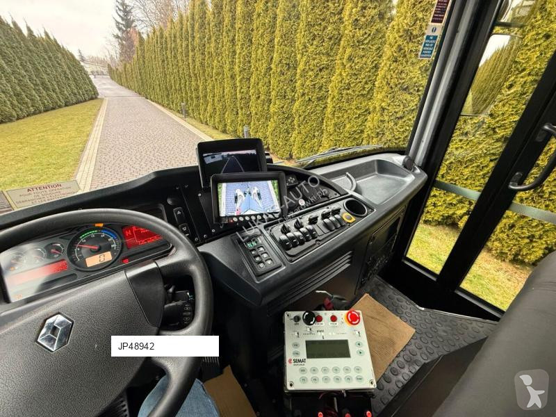 آلة لصيانة الطرق Renault D26