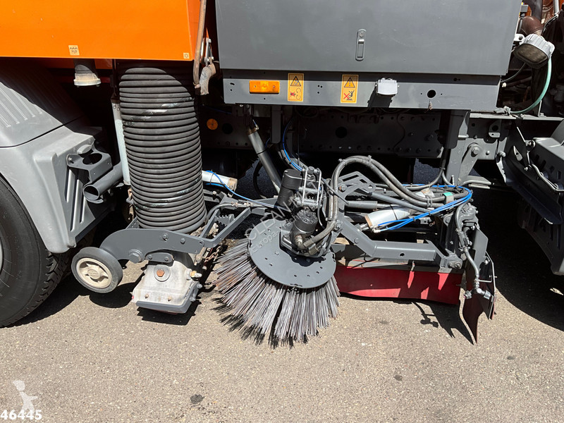 آلة لصيانة الطرق Mercedes 1324 Johnston VT 650...