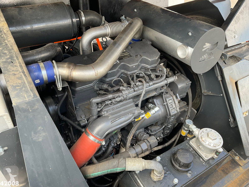 آلة لصيانة الطرق DAF FA  230 Johnston VT 650