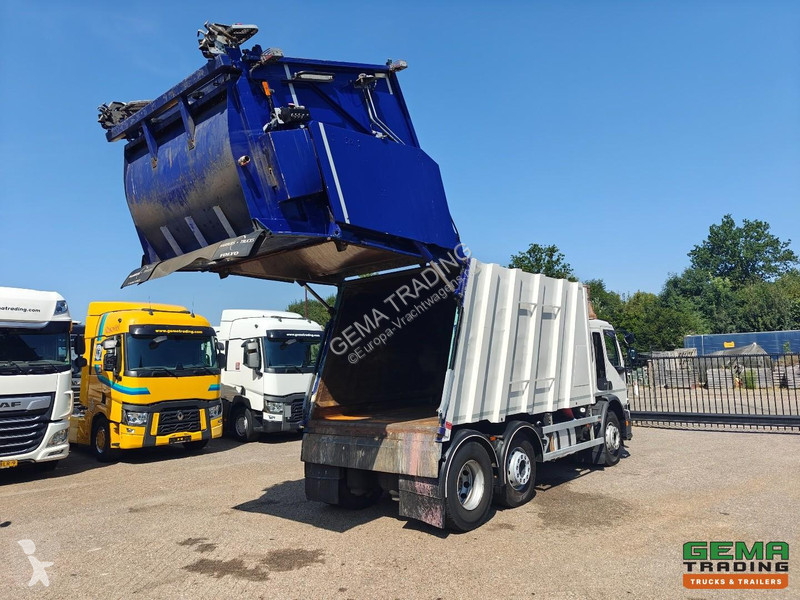 آلة لصيانة الطرق Volvo 250 6x2/4 DayCab...