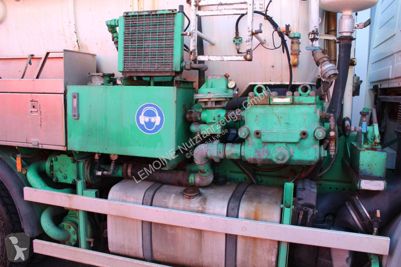 آلة لصيانة الطرق Mercedes 3335 6x4 Kroll 13m³...