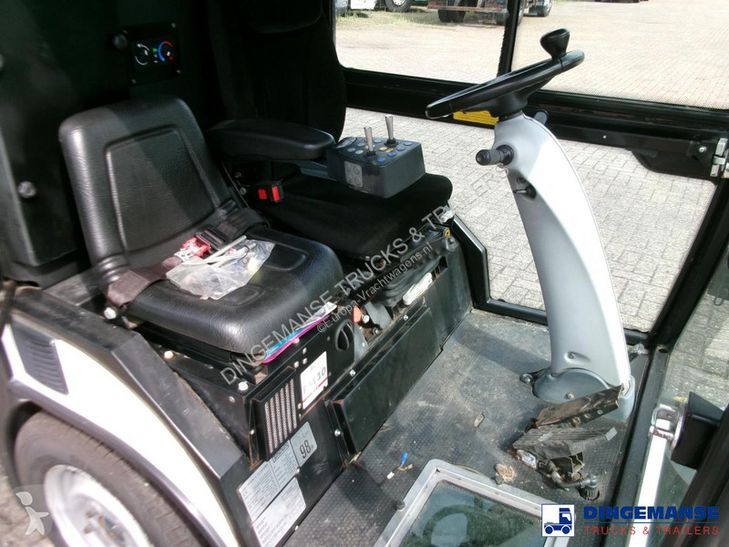 آلة لصيانة الطرق Boschung S2 street sweeper