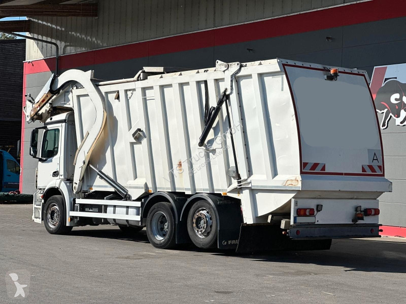 Engin de voirie Mercedes 2533 6x2 FAUN...