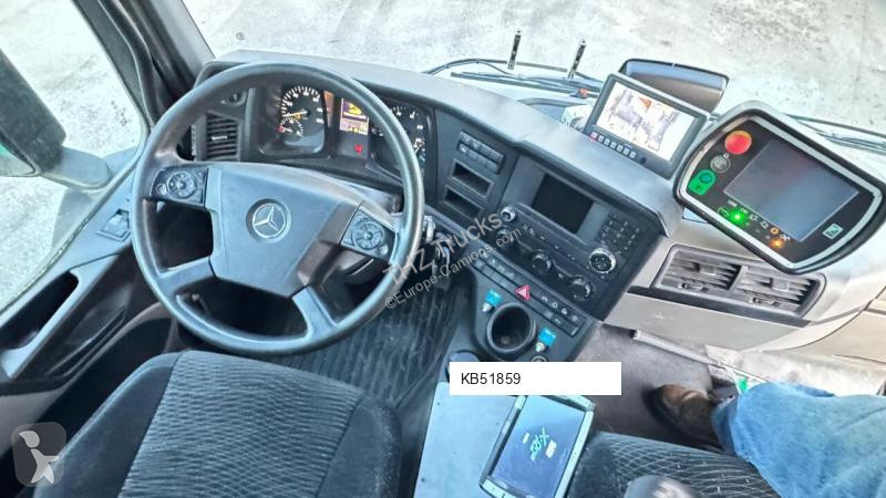 Engin de voirie Mercedes 2543