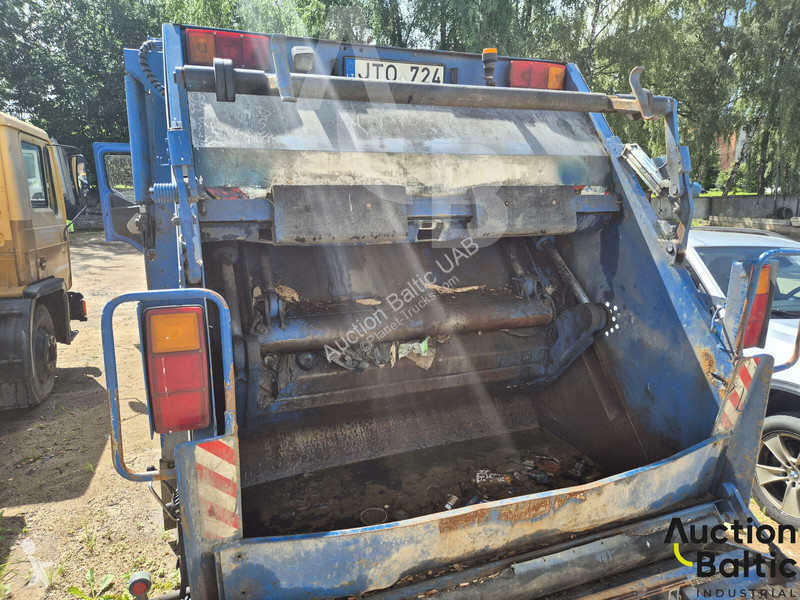 Silniční stroje Volvo 240