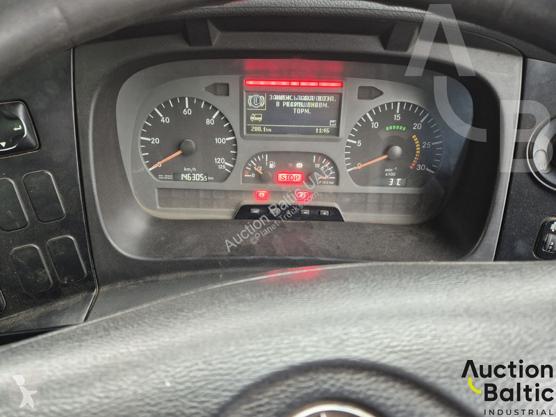 Engin de voirie Mercedes 1216
