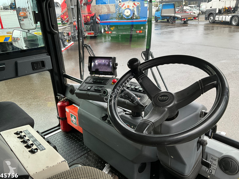 Коммунальная техника  Ravo 580 with 3-rd brush