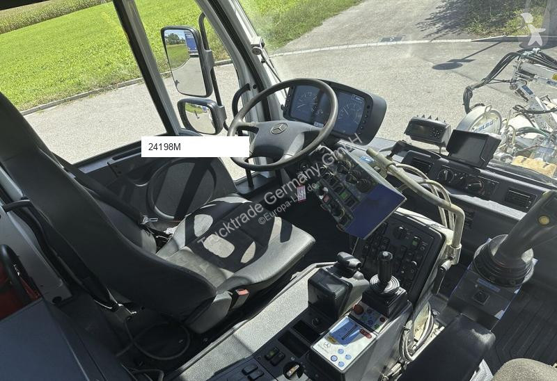 Engin de voirie Mercedes U400