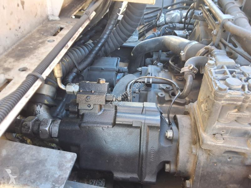 آلة لصيانة الطرق Scania 320