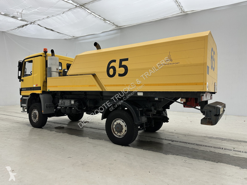Mercedes 2031 - 4x4 sneeuwruimer road network...