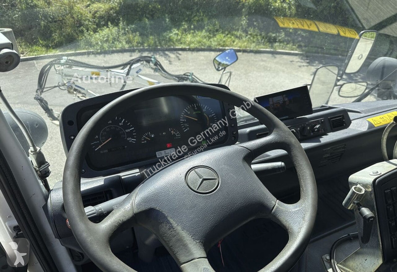 Mercedes Unimog U400 4x4 road network trucks