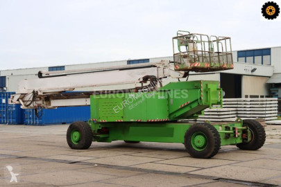 Nacelle automotrice articulée télescopique JLG