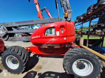 Nacelle automotrice articulée télescopique Manitou