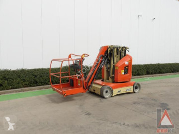 Nacelle automotrice Mât vertical JLG