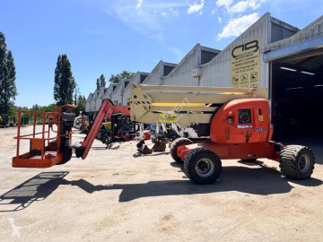 Nacelle automotrice articulée JLG