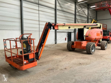 Nacelle automotrice articulée JLG