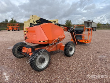 Nacelle automotrice articulée JLG