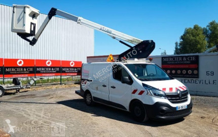 Підйомник на базі вантажівки Renault