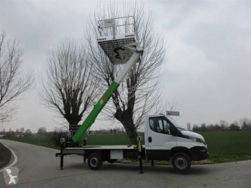 Camión con cesta elevadora Comet nuevo