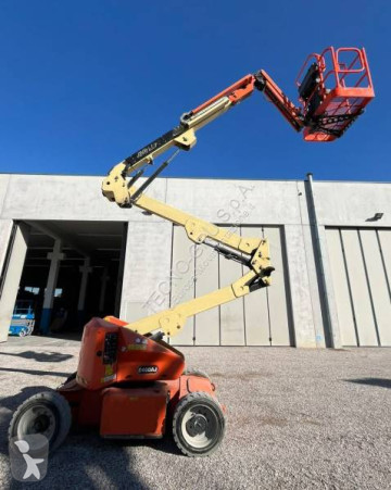 Skylift ledad JLG