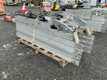 Hoogwerker op vrachtwagen scharnierend