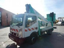 Plataforma elevadora Nissan NT 400 CABSTON plataforma automotriz articulada usada
