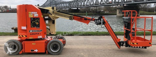 JLG E300AJP selvkørend lift leddelt brugt