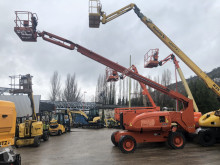 Nacelle automotrice articulée JLG 800AJ