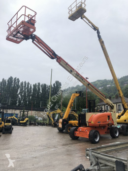JLG 800AJ plataforma automotriz articulado usada