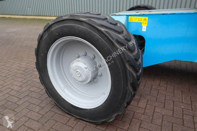 منصة تلسكوبية Genie Diesel, 4x4x4 Drive, 40.1m...