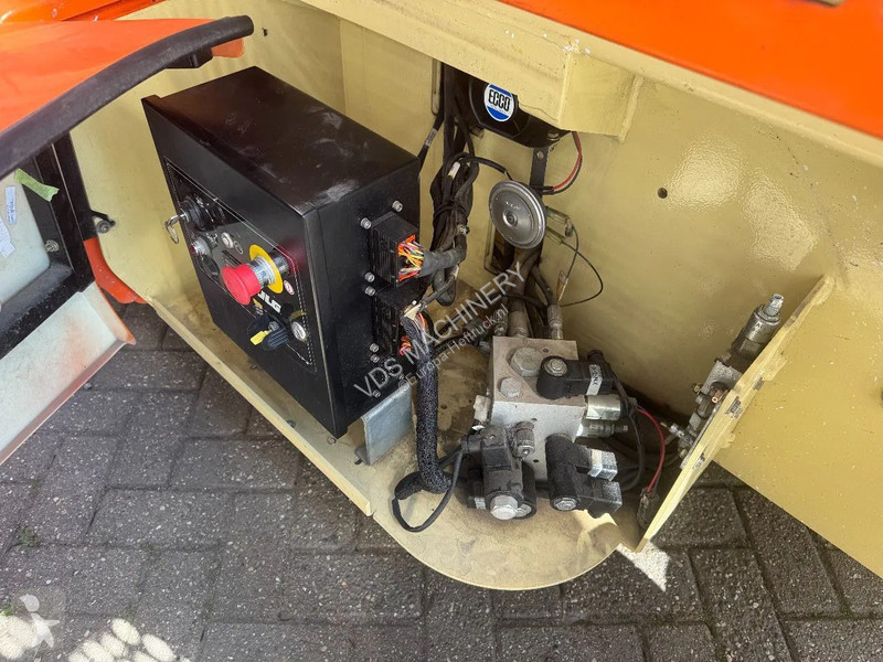 Piattaforma aerea JLG Hoogwerker Schaarhoogwerker