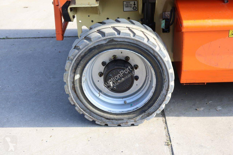 Piattaforma aerea JLG