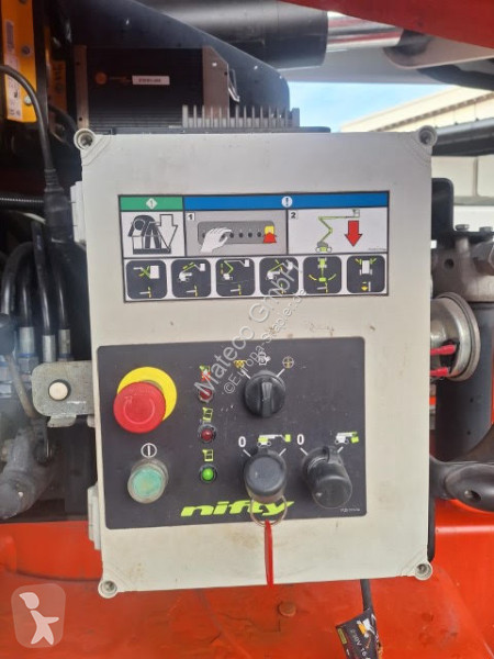 منصة تلسكوبية Niftylift HR28 HYBRID 4X4