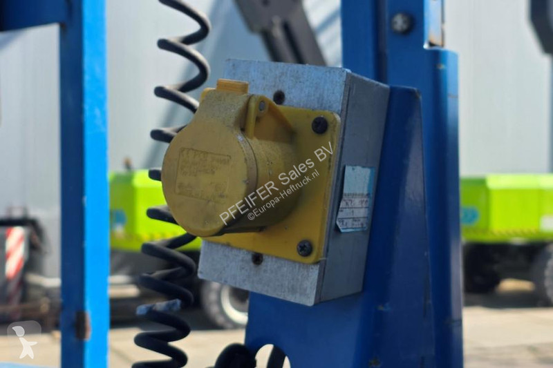 منصة تلسكوبية Genie GS3246 Electric, Working...