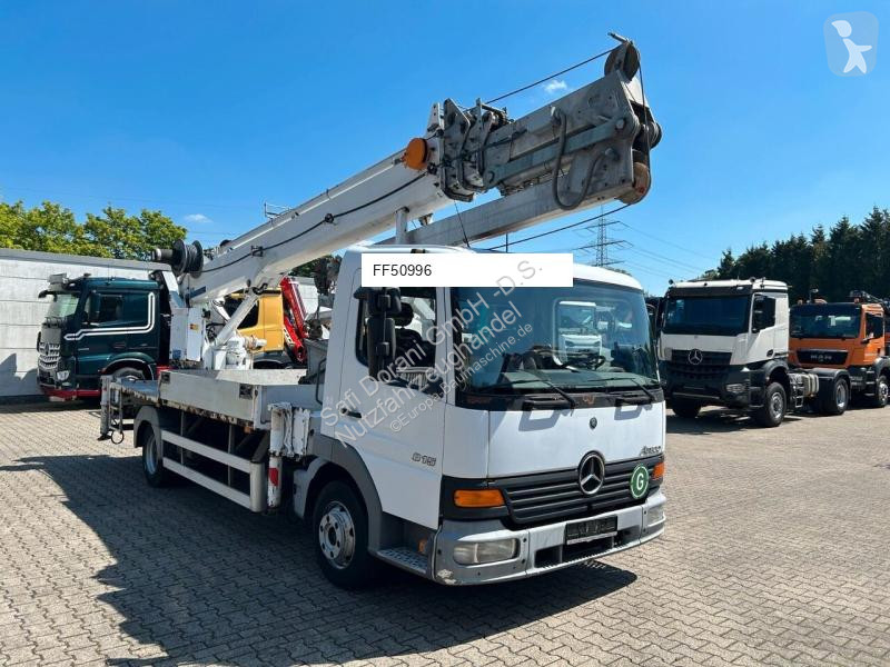 Вишка Mercedes 818 +Böcker AK 32-1200...
