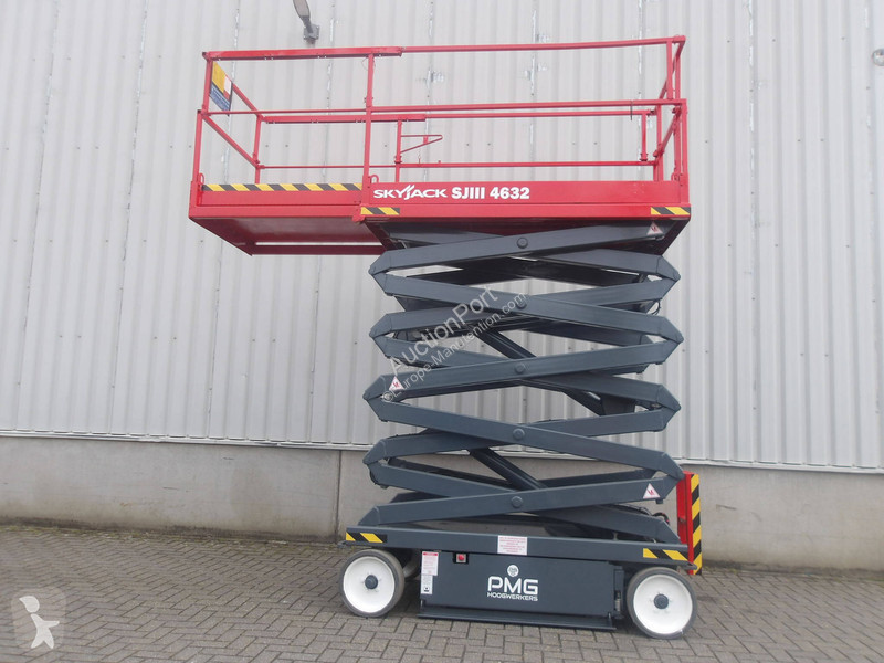 منصة تلسكوبية Skyjack SJ4632