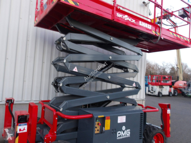 منصة تلسكوبية Skyjack SJ6832RT