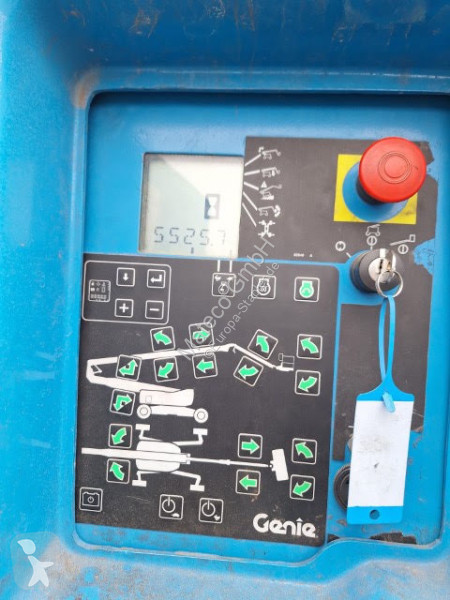 منصة تلسكوبية Genie Z135/70