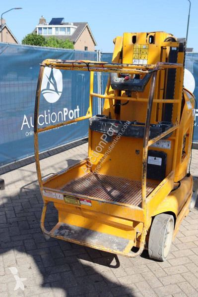 JLG 8E aerial platform